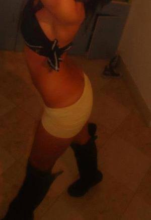 Photo of Alondra (20) from Miami, FL dating profile