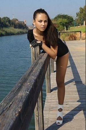 Amara (20) in New Hampshire | No-Strings Adult Dating