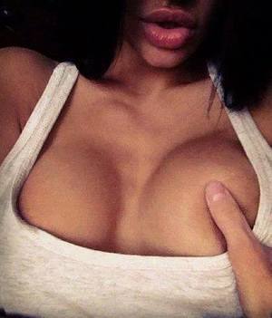 Simone (18) in Quebec | No-Strings Adult Dating