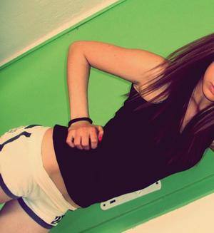 Arielle (27) in Virginia | No-Strings Adult Dating