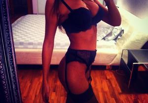 Meet local singles like Fallon from Kansas who want to fuck tonight