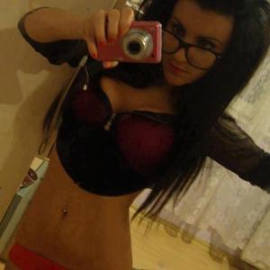 Escorts like Yasmin are down to fuck you now!