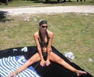Looking for local cheaters? Take Lara from Illinois home with you
