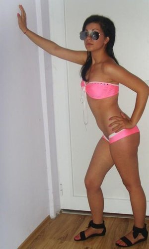 Looking for local cheaters? Take Gisselle from Texas home with you