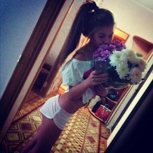 Looking for local cheaters? Take Violet from Florida home with you