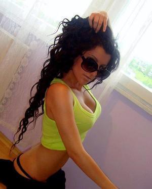 Meet local singles like Lizbeth from Rhode Island who want to fuck tonight