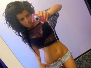 Dusti from Bath Springs, Tennessee is looking for adult webcam chat