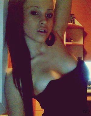 Genevieve from Ohio is looking for adult webcam chat