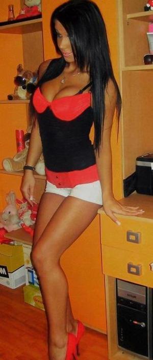 Ericka from Wisconsin is looking for adult webcam chat