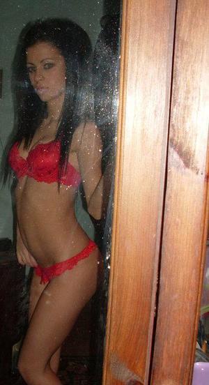 Tama from Howey In The Hills, Florida is looking for adult webcam chat