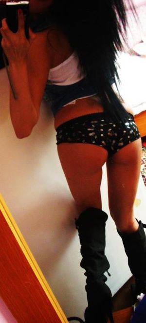 Escorts like Lyndsey are down to fuck you now!