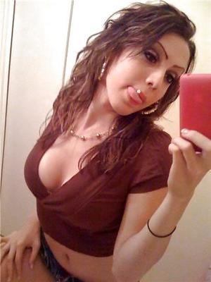 Meet local singles like Ofelia from Lewistown, Missouri who want to fuck tonight