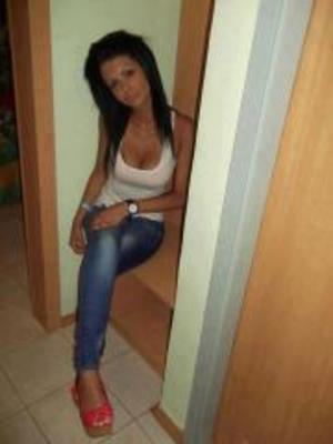 Larisa from Bromley, Kentucky is looking for adult webcam chat