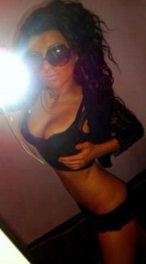 Looking for local cheaters? Take Samara from Louisiana home with you