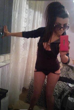 Jeanelle from Smyrna, Delaware is looking for adult webcam chat