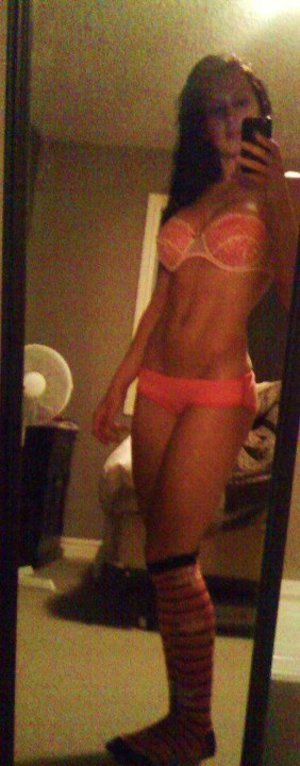 Lita from Brockway, Montana is looking for adult webcam chat