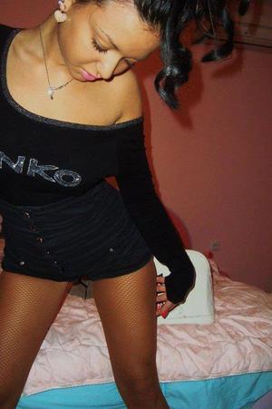 Meet local singles like Izabella from Illinois who want to fuck tonight