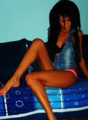 Valene from Heyburn, Idaho is looking for adult webcam chat